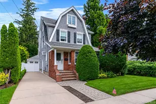 34 Drake St, Malverne, NY 11565 - Photo 2