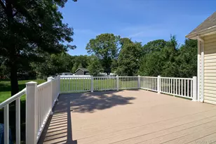 11 Embassy Rd, Selden, NY 11784 - Photo 32