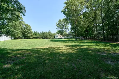 11 Embassy Road, Selden, NY 11784 - Photo 38