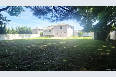 27 Humphrey Drive, Syosset, NY 11791 - Photo 20