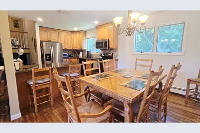 27 Humphrey Drive, Syosset, NY 11791 - Photo 8
