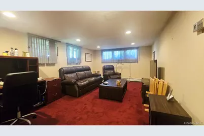 27 Humphrey Drive, Syosset, NY 11791 - Photo 18