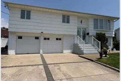 276 N Lewis Avenue, Lindenhurst, NY 11757 - Photo 2