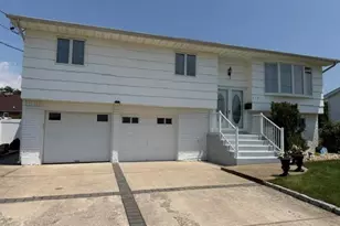 276 N Lewis Ave, Lindenhurst, NY 11757 - Photo 2