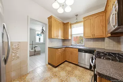 19 Ridgewood Avenue, Yonkers, NY 10704 - Photo 10