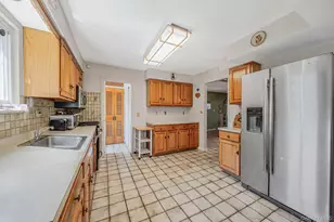 211 Meredith Ln, West Hempstead, NY 11552 - Photo 10