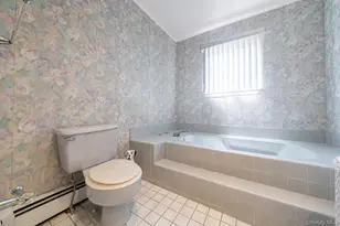211 Meredith Ln, West Hempstead, NY 11552 - Photo 20