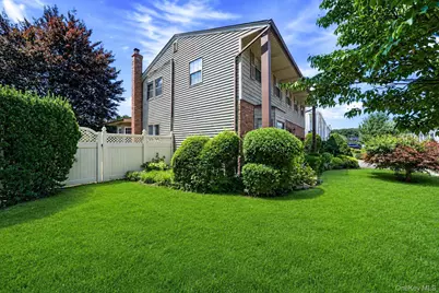 211 Meredith Lane, West Hempstead, NY 11552 - Photo 2