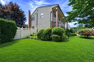 211 Meredith Ln, West Hempstead, NY 11552 - Photo 2