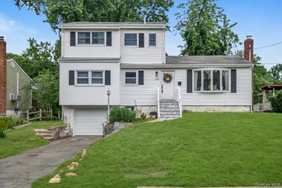 120 Glenwood Road, Glenwood Landing, NY 11547 - Photo 1