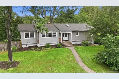 37 Storyland Lane, East Setauket, NY 11733 - Photo 2
