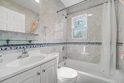 850 Washington Street, Franklin Square, NY 11010 - Photo 8