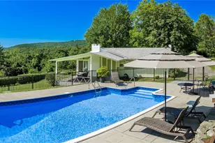 21 Overlook Dr, Pawling, NY 12564 - Photo 10