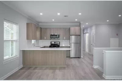 500 Sutton Court #102, Deer Park, NY 11729 - Photo 4