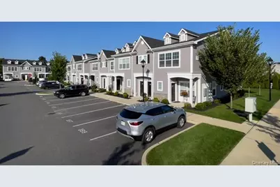 500 Sutton Court #102, Deer Park, NY 11729 - Photo 2