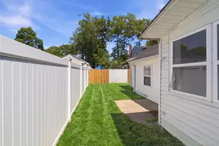 99 Green Ave, Patchogue, NY 11772 - Photo 18