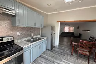 300 Beachview St, Copiague, NY 11726 - Photo 6