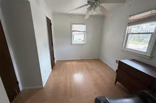 300 Beachview St, Copiague, NY 11726 - Photo 12