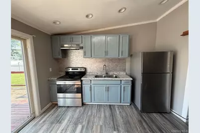 300 Beachview Street, Copiague, NY 11726 - Photo 4