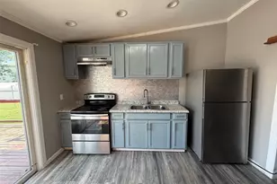 300 Beachview St, Copiague, NY 11726 - Photo 4