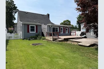 300 Beachview Street, Copiague, NY 11726 - Photo 18