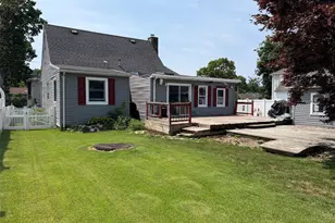 300 Beachview St, Copiague, NY 11726 - Photo 18