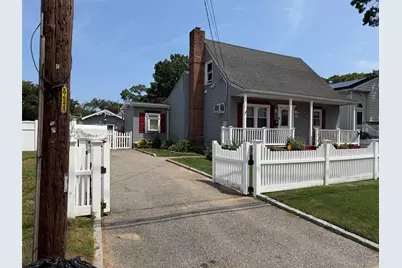 300 Beachview Street, Copiague, NY 11726 - Photo 2