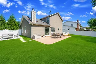 134 Paris Ct, West Islip, NY 11795 - Photo 22