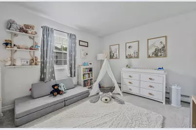 134 Paris Court, West Islip, NY 11795 - Photo 18
