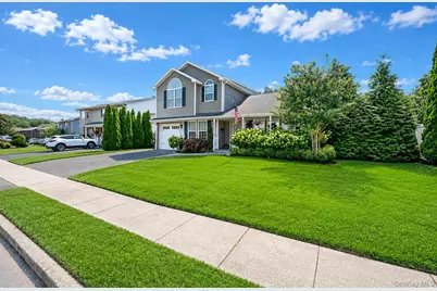134 Paris Court, West Islip, NY 11795 - Photo 2