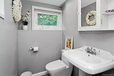 7 Beatrice Lane, Old Bethpage, NY 11804 - Photo 16