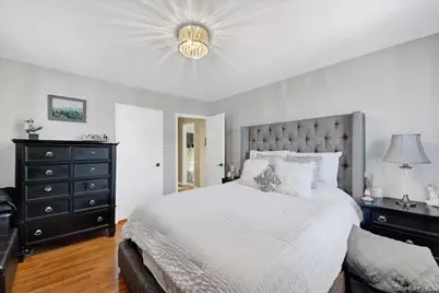 279 Throggs Neck Boulevard, Bronx, NY 10465 - Photo 10