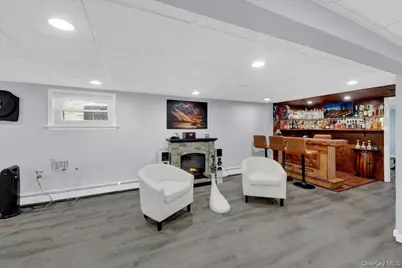 279 Throggs Neck Boulevard, Bronx, NY 10465 - Photo 26