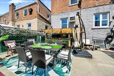 279 Throggs Neck Boulevard, Bronx, NY 10465 - Photo 30