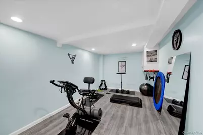 279 Throggs Neck Boulevard, Bronx, NY 10465 - Photo 20