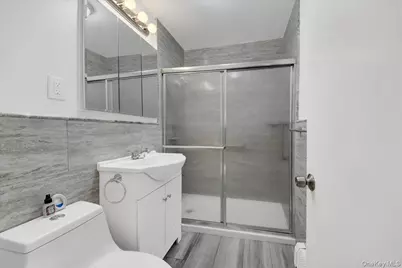 279 Throggs Neck Boulevard, Bronx, NY 10465 - Photo 18