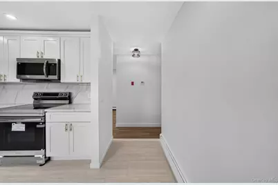 2602 Knickerbocker Avenue, Medford, NY 11763 - Photo 8