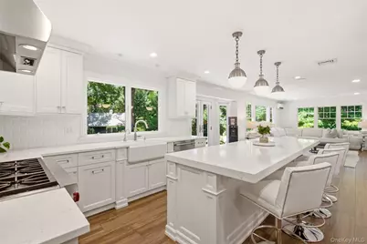 1 Winston Court, Dix Hills, NY 11746 - Photo 12