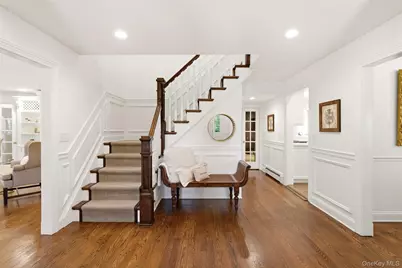 1 Winston Court, Dix Hills, NY 11746 - Photo 4