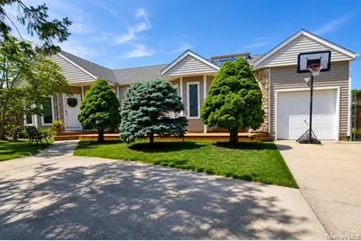 639 Elmwood Road, West Babylon, NY 11704 - Photo 8
