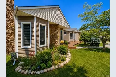 639 Elmwood Road, West Babylon, NY 11704 - Photo 4