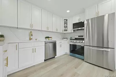 84 N Fordham Road, Hicksville, NY 11801 - Photo 2