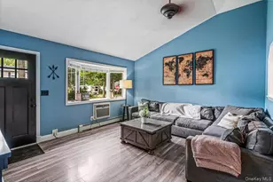 4 Coleman Ave, Patchogue, NY 11772 - Photo 4