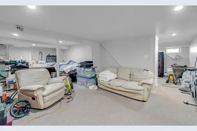 93 Deauville Boulevard, Copiague, NY 11726 - Photo 26