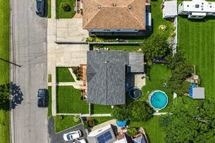 93 Deauville Blvd, Copiague, NY 11726 - Photo 32