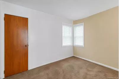 93 Deauville Boulevard, Copiague, NY 11726 - Photo 18