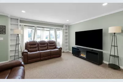 93 Deauville Boulevard, Copiague, NY 11726 - Photo 4