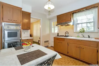89 Beverly Avenue, Floral Park, NY 11001 - Photo 10