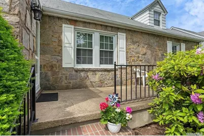 89 Beverly Avenue, Floral Park, NY 11001 - Photo 2
