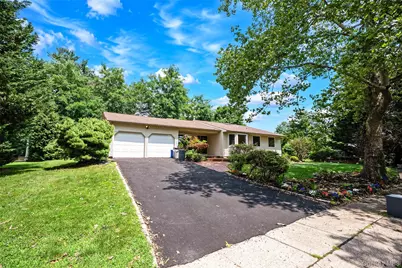 15 Dix Circle, Dix Hills, NY 11746 - Photo 8